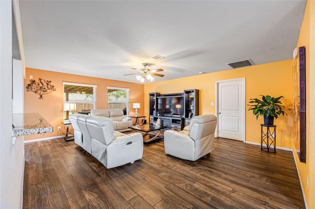 1805 Majestic Oak Drive, Pearland, TX 77581