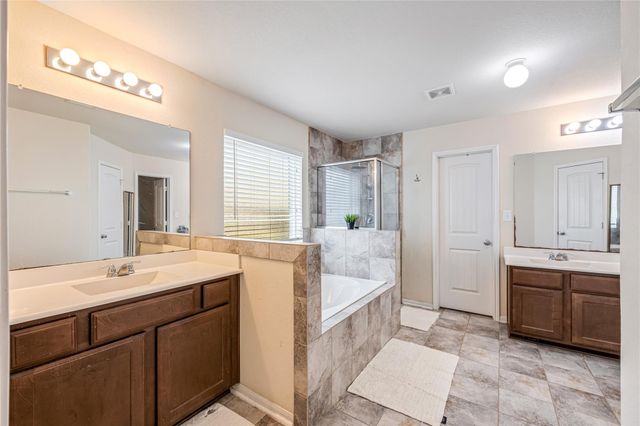 1805 Majestic Oak Drive, Pearland, TX 77581