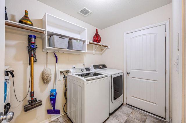 1805 Majestic Oak Drive, Pearland, TX 77581