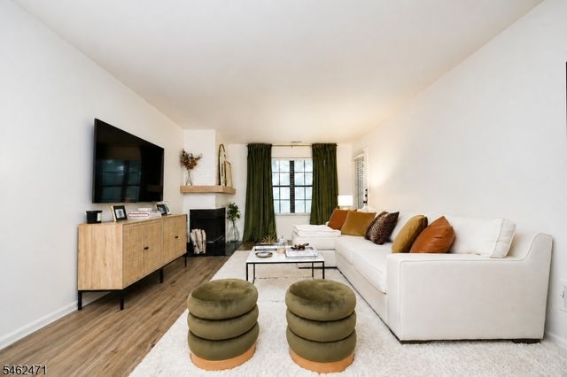 503 Chester Ct, Helmetta Boro, NJ 08828