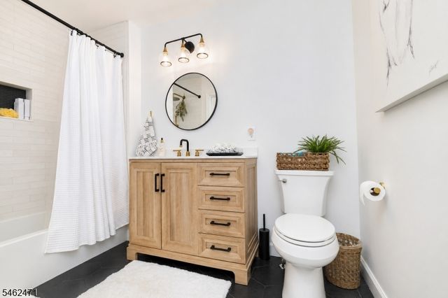 503 Chester Ct, Helmetta Boro, NJ 08828
