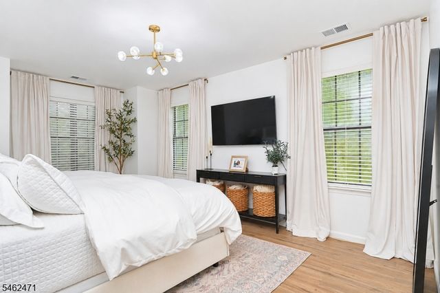 503 Chester Ct, Helmetta Boro, NJ 08828