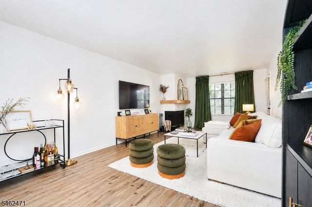503 Chester Ct, Helmetta Boro, NJ 08828