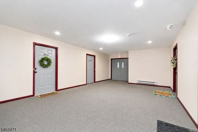 503 Chester Ct, Helmetta Boro, NJ 08828