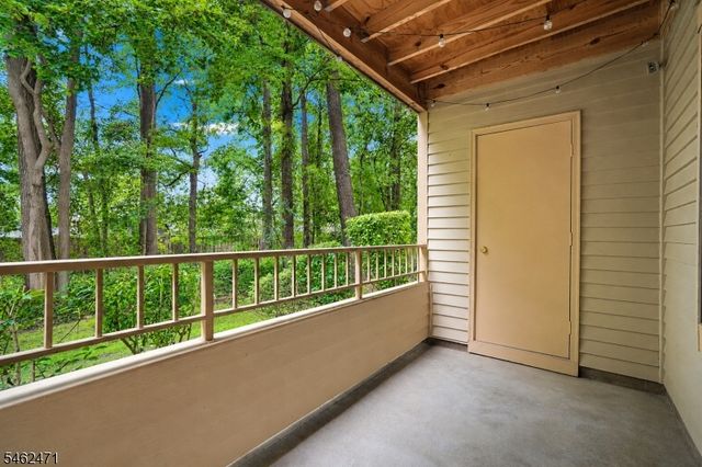 503 Chester Ct, Helmetta Boro, NJ 08828