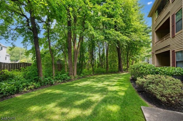 503 Chester Ct, Helmetta Boro, NJ 08828