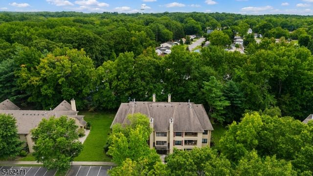 503 Chester Ct, Helmetta Boro, NJ 08828