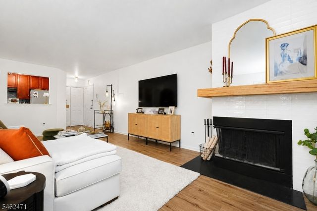 503 Chester Ct, Helmetta Boro, NJ 08828
