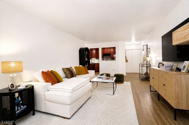 503 Chester Ct, Helmetta Boro, NJ 08828