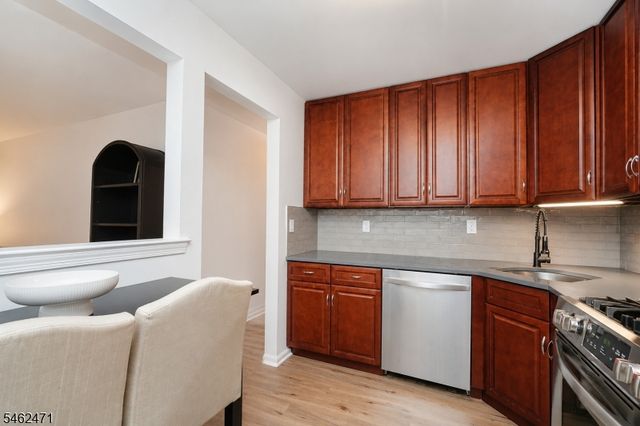 503 Chester Ct, Helmetta Boro, NJ 08828