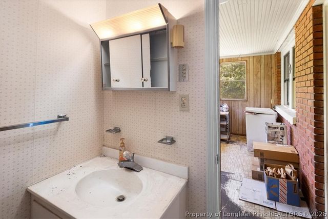 554 W Broad Street, St Pauls, NC 28384