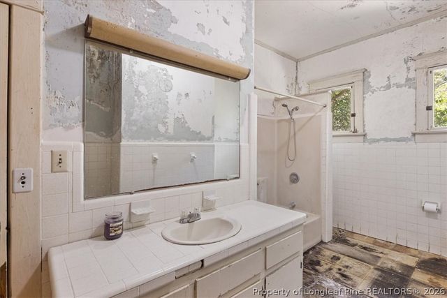 554 W Broad Street, St Pauls, NC 28384