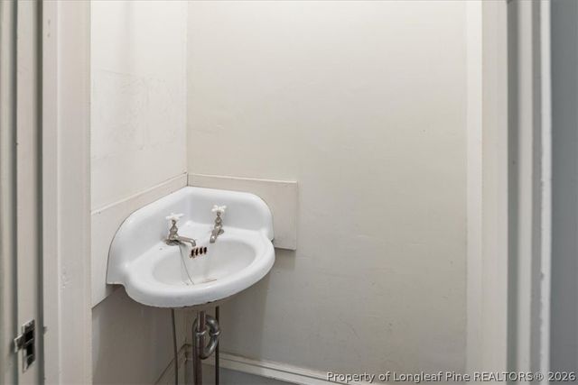 554 W Broad Street, St Pauls, NC 28384