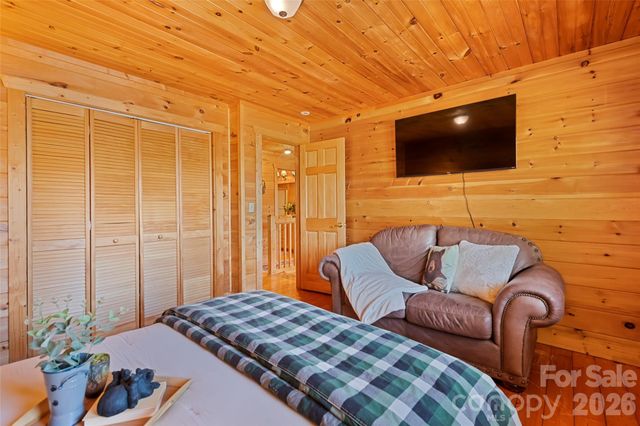 270 Admiration Court, Waynesville, NC 28785