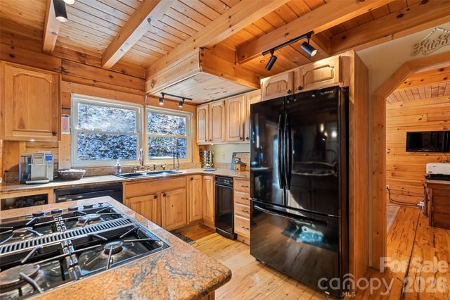 270 Admiration Court, Waynesville, NC 28785