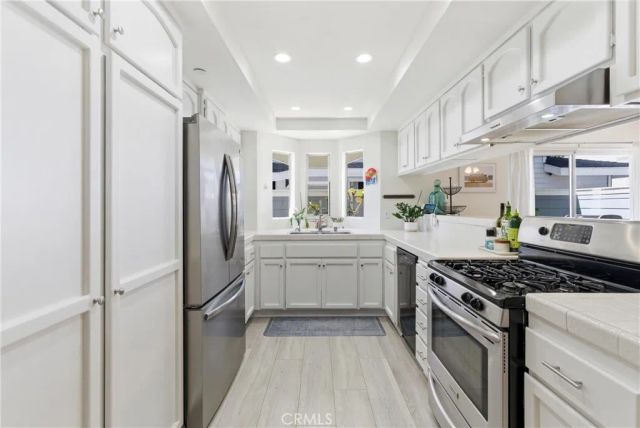 19116 Queensport Lane E, Huntington Beach, CA 92646