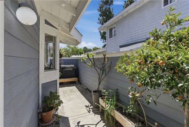 19116 Queensport Lane E, Huntington Beach, CA 92646