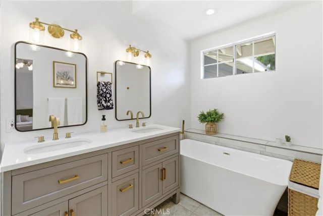 19116 Queensport Lane E, Huntington Beach, CA 92646