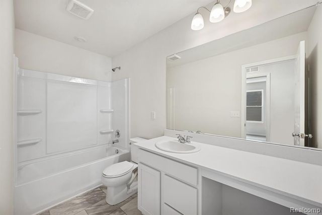 435 Hidden River, Holly, MI 48442