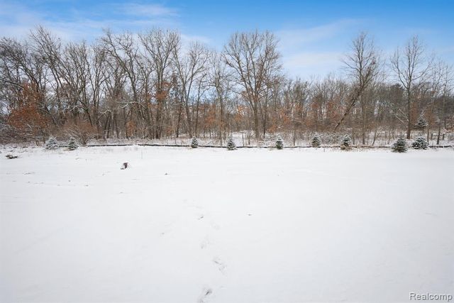 435 Hidden River, Holly, MI 48442
