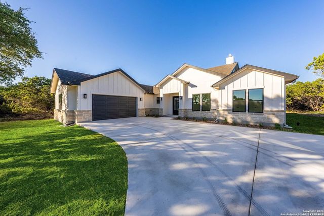 541 Rio Azul, Pipe Creek, TX 78063