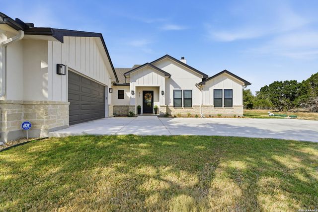 541 Rio Azul, Pipe Creek, TX 78063