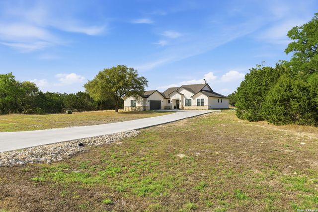 541 Rio Azul, Pipe Creek, TX 78063