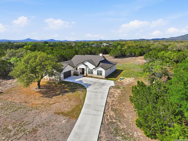 541 Rio Azul, Pipe Creek, TX 78063