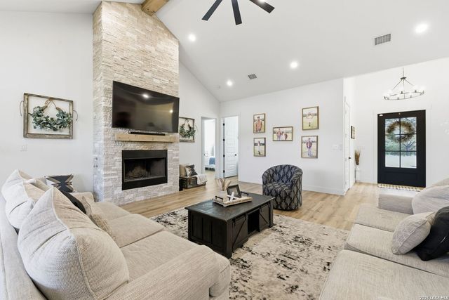 541 Rio Azul, Pipe Creek, TX 78063