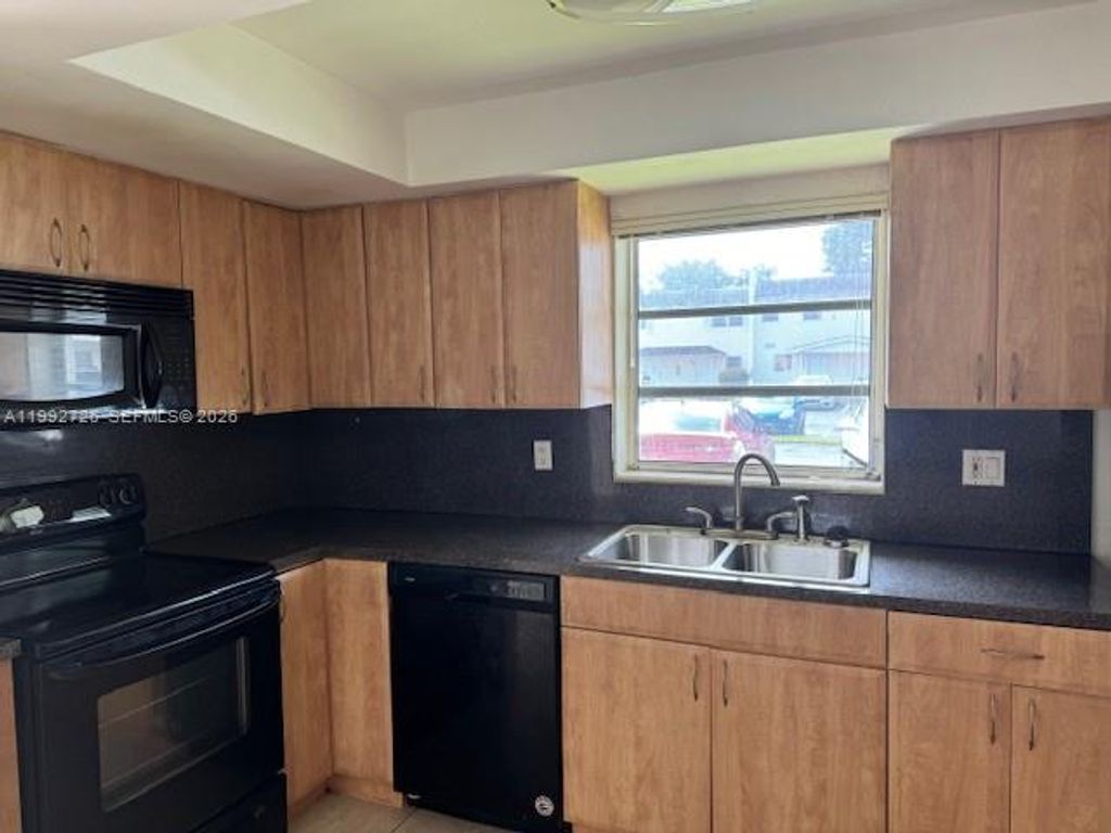 7350 SW 82nd St C125, Miami, FL 33143