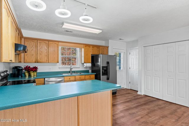 161 NE 7th Street, Oak Island, NC 28465