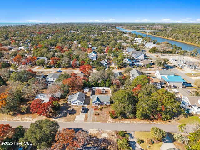 161 NE 7th Street, Oak Island, NC 28465