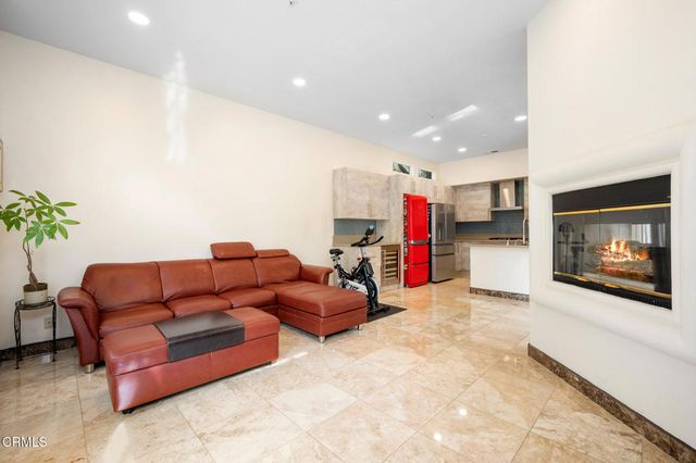 925 Calle La Primavera, Glendale, CA 91208