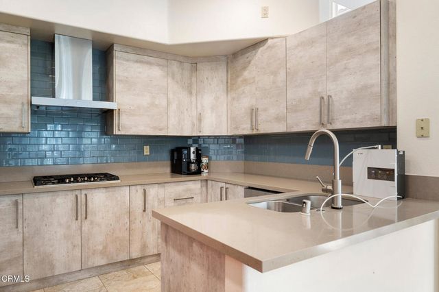 925 Calle La Primavera, Glendale, CA 91208