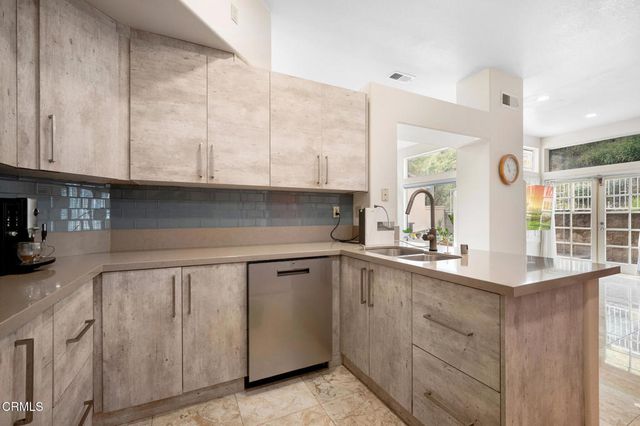 925 Calle La Primavera, Glendale, CA 91208