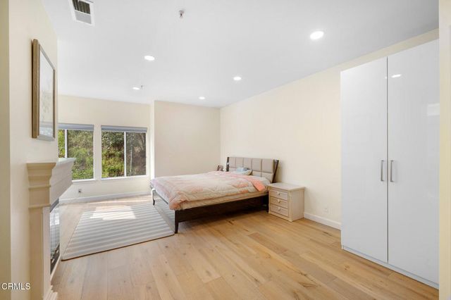 925 Calle La Primavera, Glendale, CA 91208