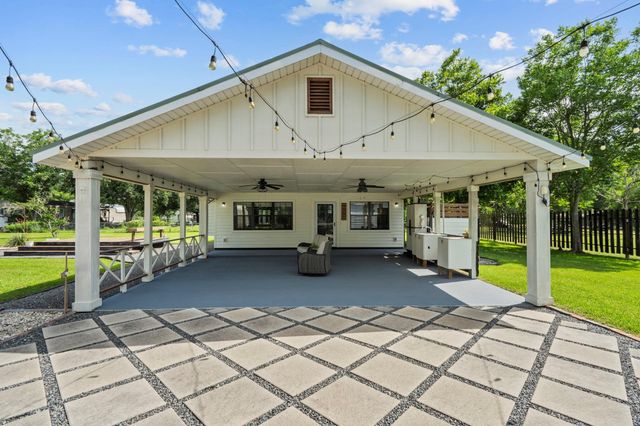 4901 S Elm Avenue, Santa Fe, TX 77517