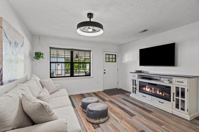4901 S Elm Avenue, Santa Fe, TX 77517