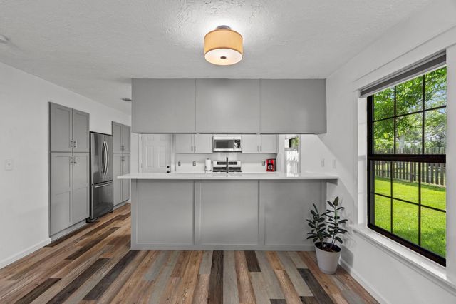 4901 S Elm Avenue, Santa Fe, TX 77517