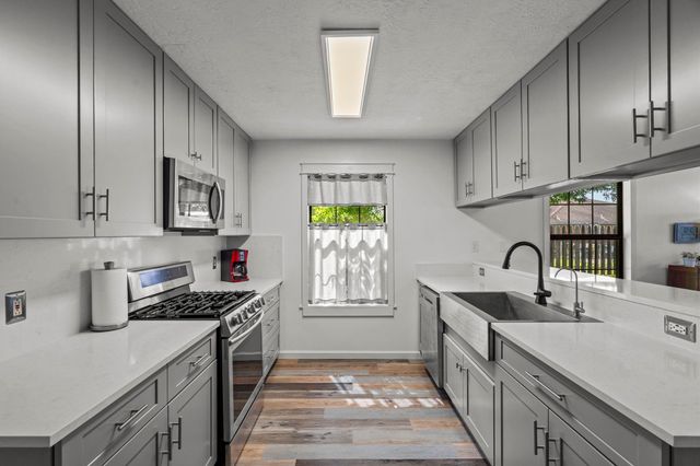 4901 S Elm Avenue, Santa Fe, TX 77517