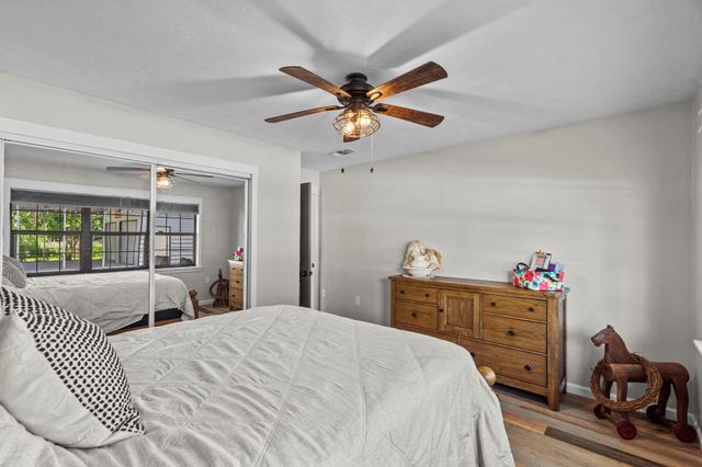 4901 S Elm Avenue, Santa Fe, TX 77517