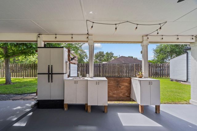 4901 S Elm Avenue, Santa Fe, TX 77517
