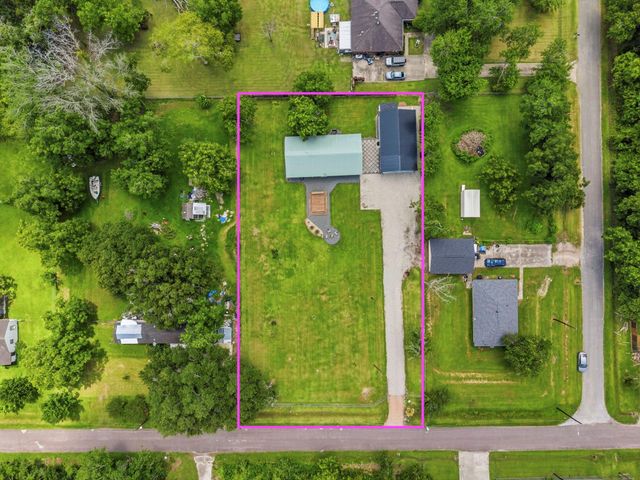 4901 S Elm Avenue, Santa Fe, TX 77517