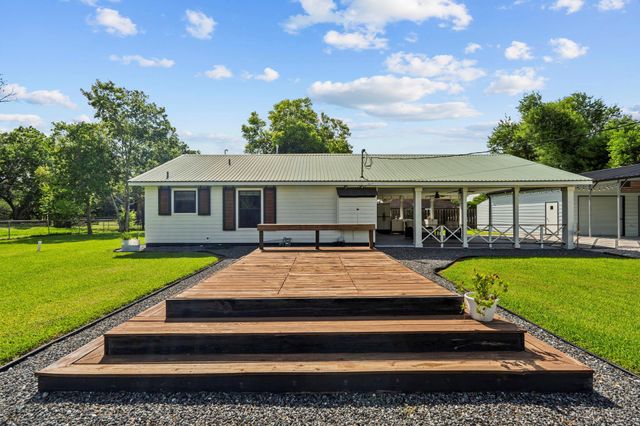 4901 S Elm Avenue, Santa Fe, TX 77517