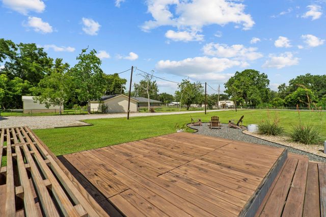 4901 S Elm Avenue, Santa Fe, TX 77517