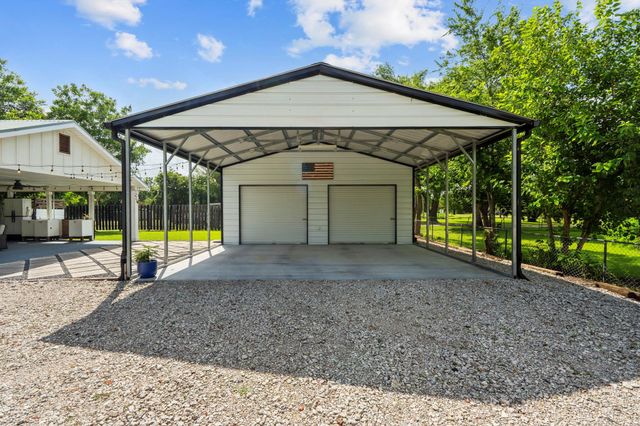 4901 S Elm Avenue, Santa Fe, TX 77517