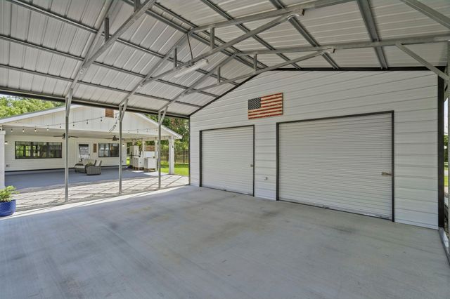 4901 S Elm Avenue, Santa Fe, TX 77517