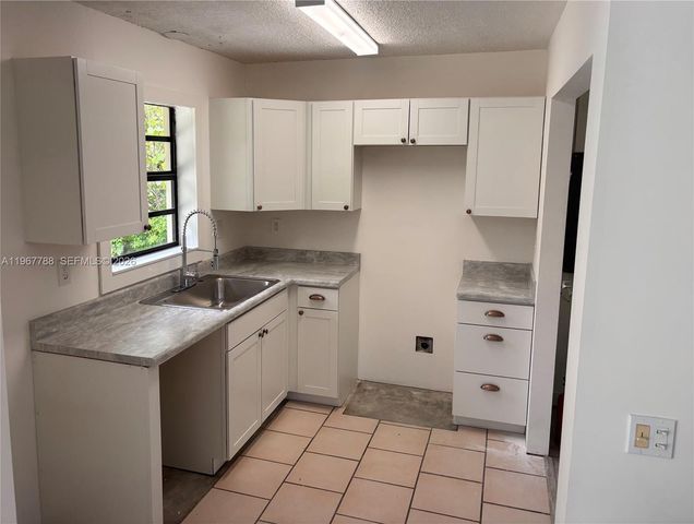 530 SW 5th St, Florida City, FL 33034