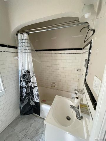 13639 Mecca Street, Detroit, MI 48227