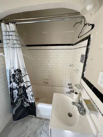 13639 Mecca Street, Detroit, MI 48227